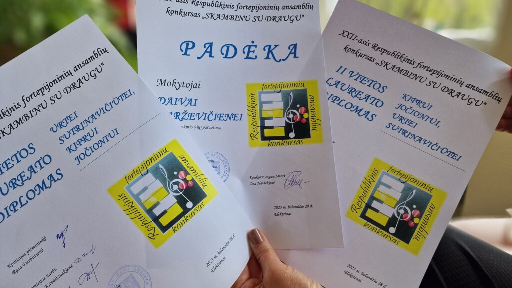 XXII respublikinis fortepijoninių ansamblių konkursas „Skambinu su draugu”